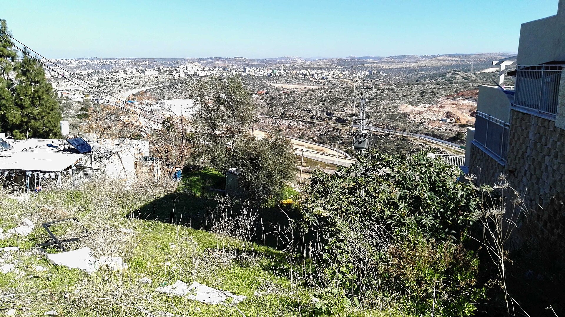 מבט אל היישוב אלקנה