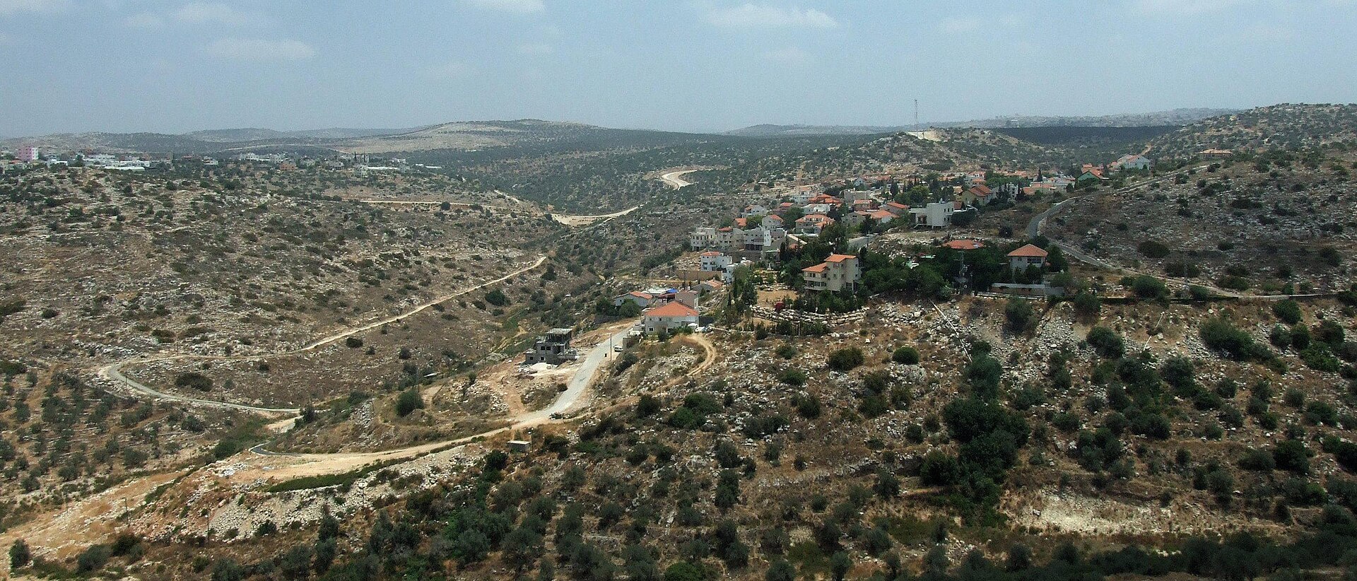 מבט על היישוב עץ אפריים ממערב